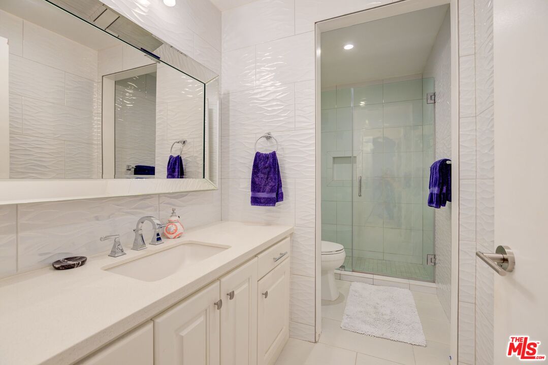 200 N SWALL DR Unit: PH6