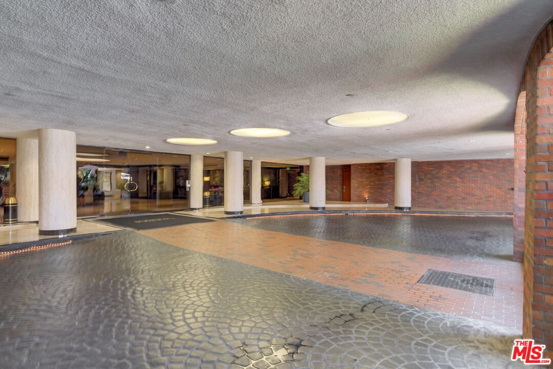 200 N SWALL DR Unit: PH6