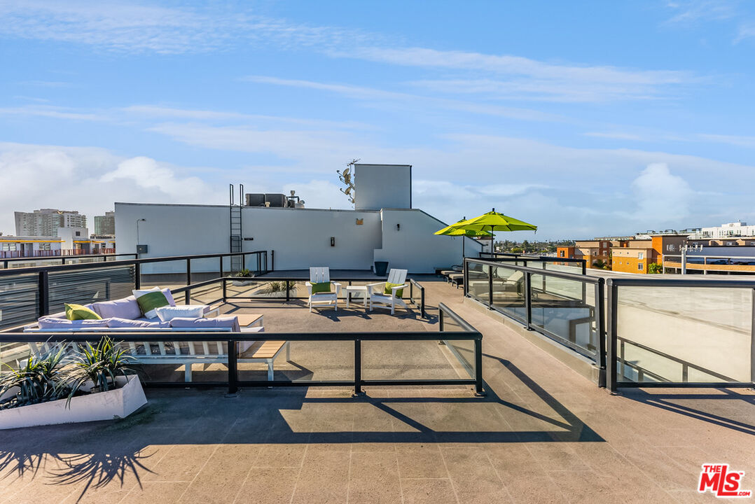 4115 Glencoe Ave Unit: 107