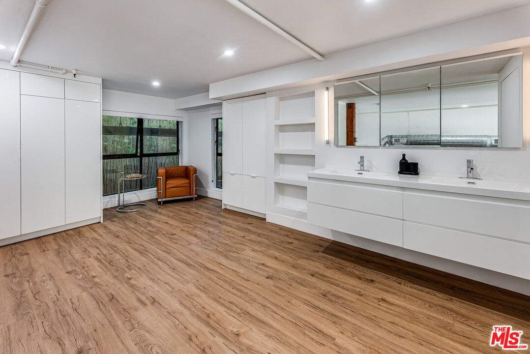 4115 Glencoe Ave Unit: 107