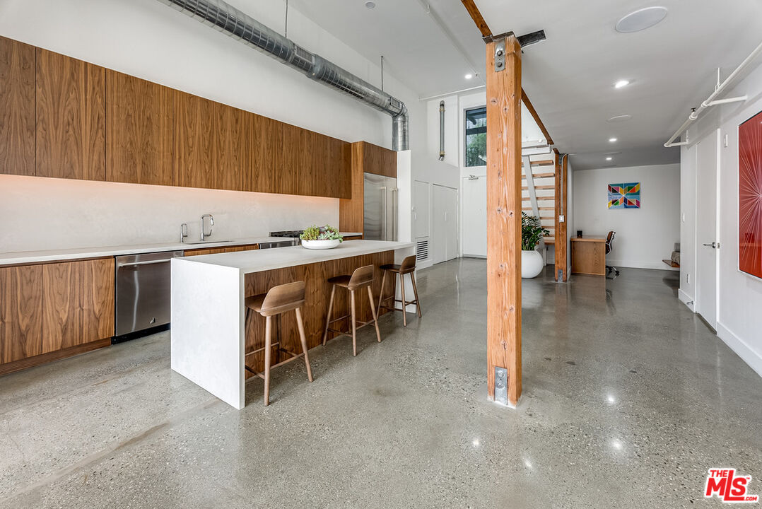 4115 Glencoe Ave Unit: 107