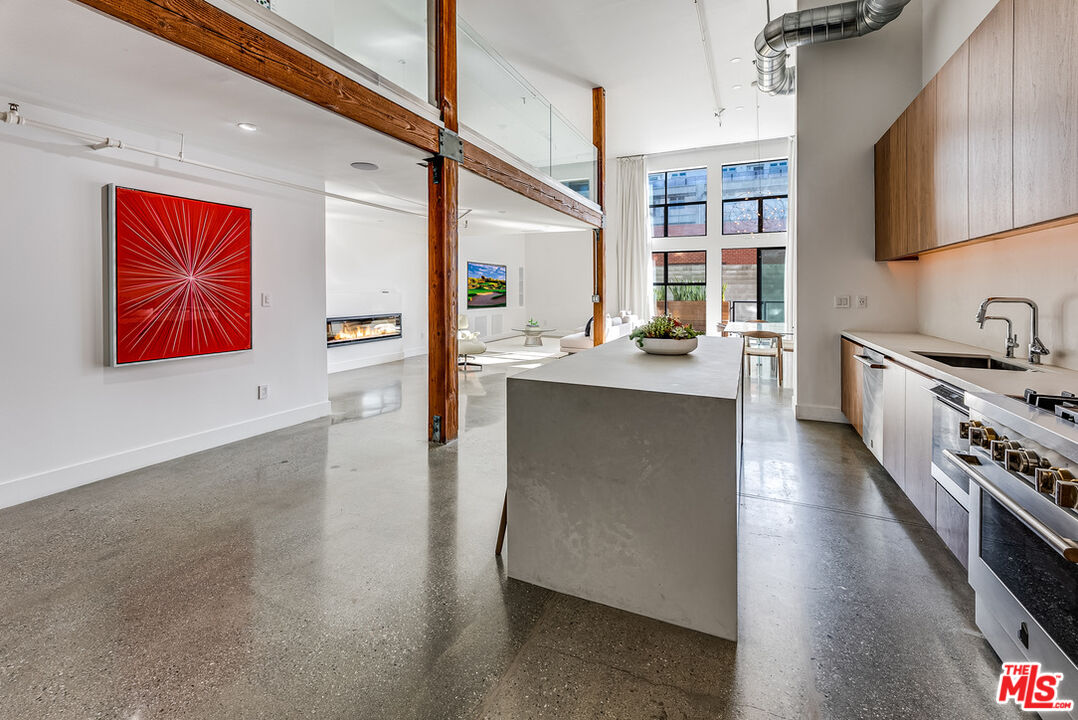 4115 Glencoe Ave Unit: 107