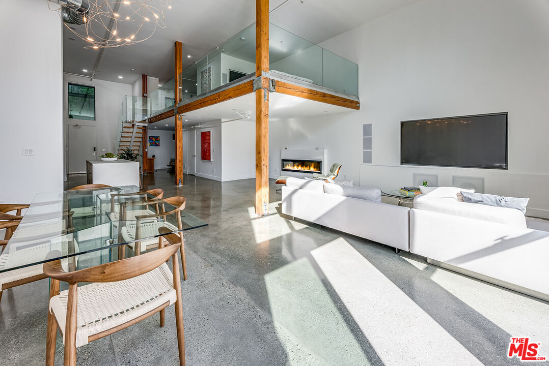 4115 Glencoe Ave Unit: 107