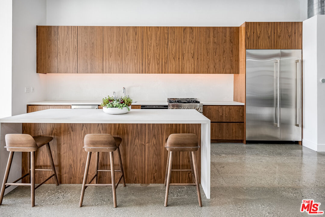 4115 Glencoe Ave Unit: 107