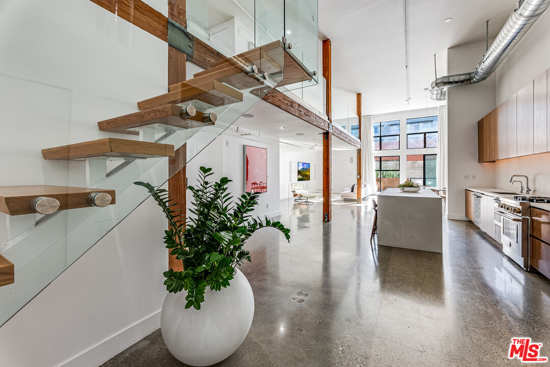 4115 Glencoe Ave Unit: 107