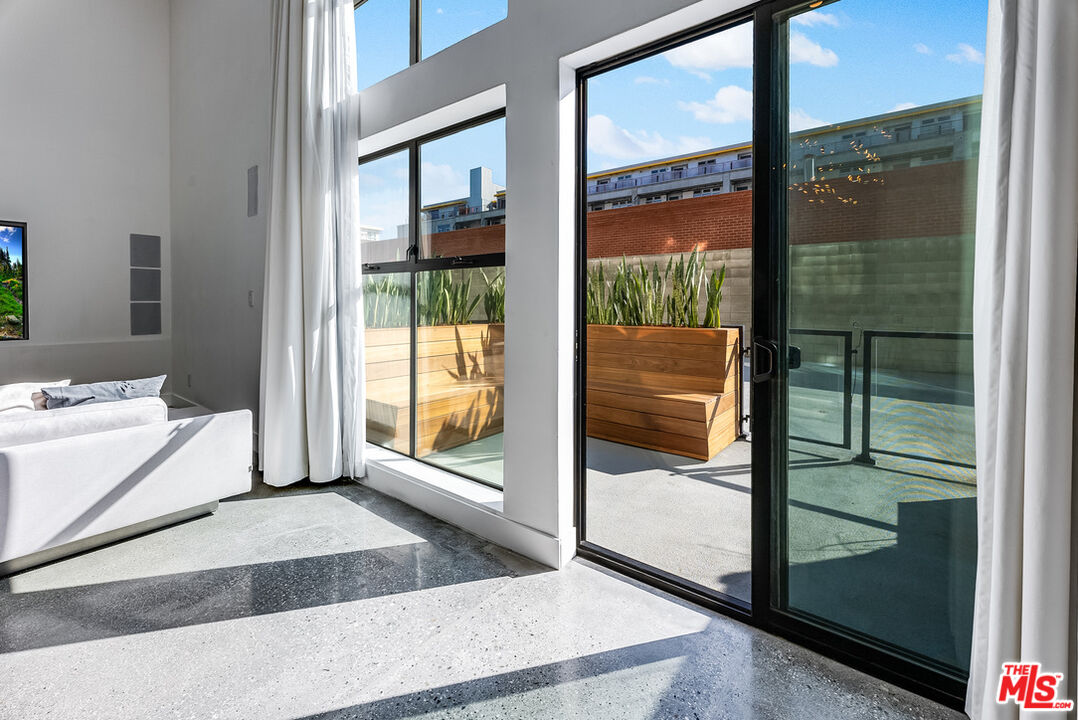 4115 Glencoe Ave Unit: 107