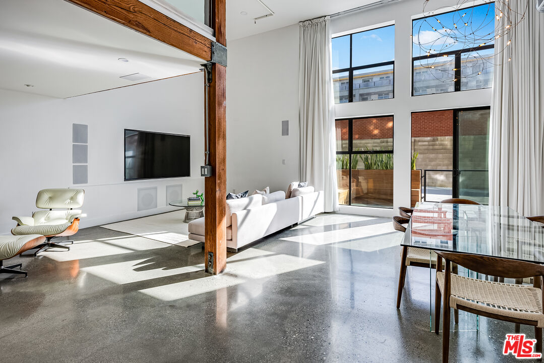 4115 Glencoe Ave Unit: 107