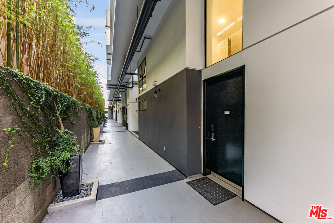 4115 Glencoe Ave Unit: 107