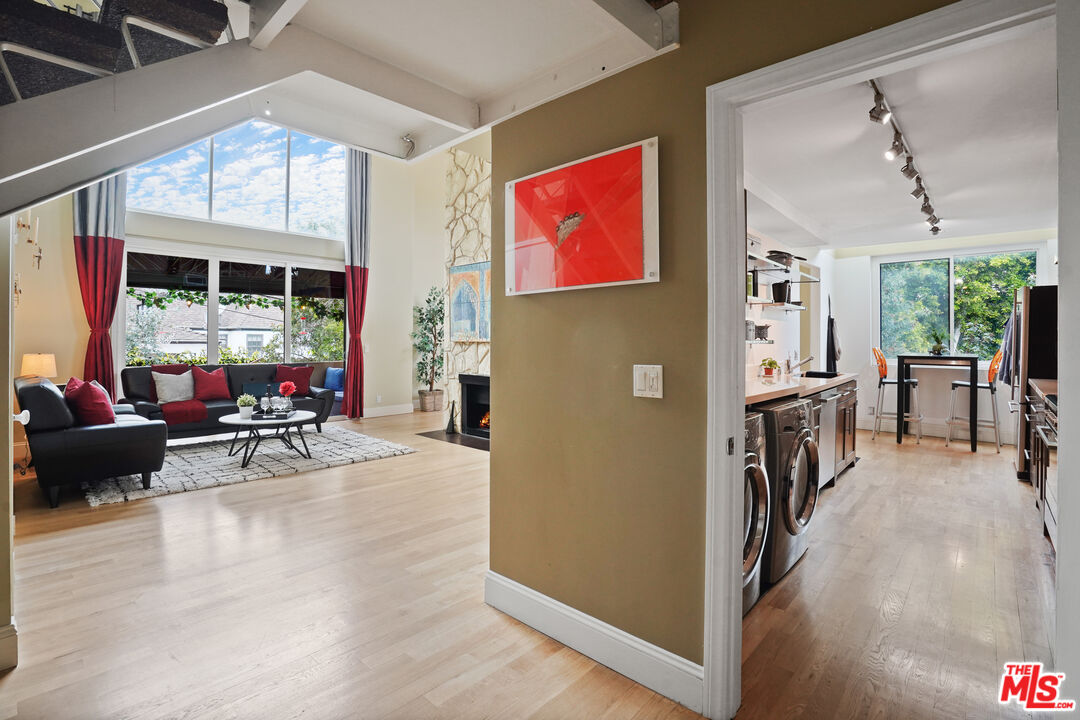 1557 S Beverly Glen Blvd Unit: 310