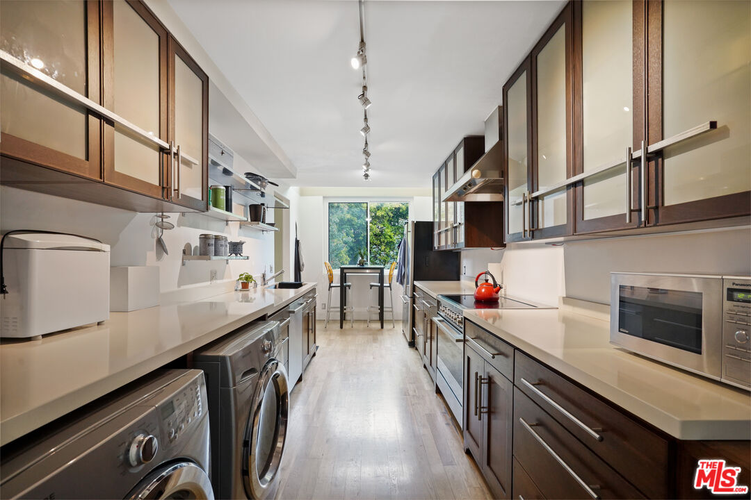 1557 S Beverly Glen Blvd Unit: 310