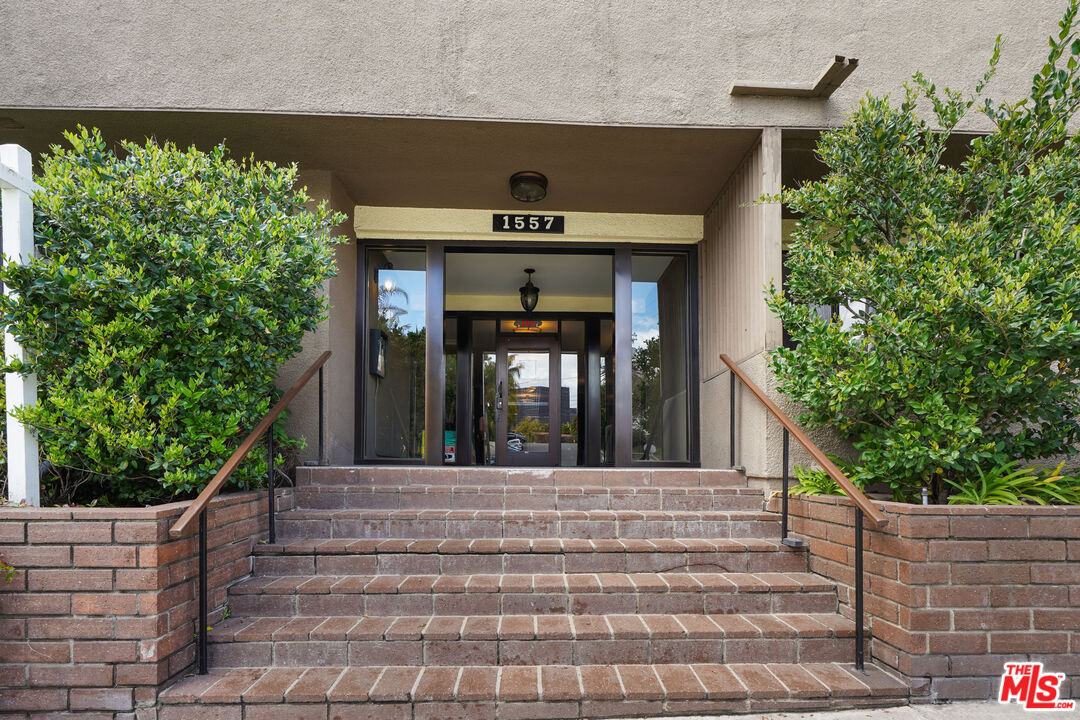 1557 S Beverly Glen Blvd Unit: 310