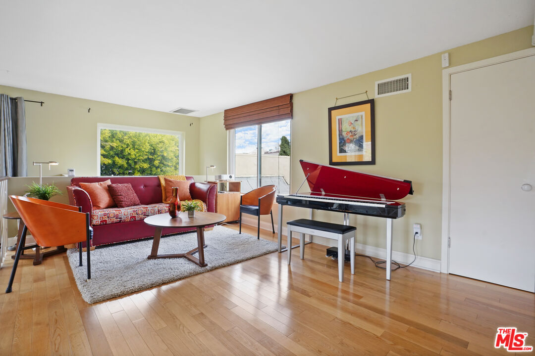 1557 S Beverly Glen Blvd Unit: 310