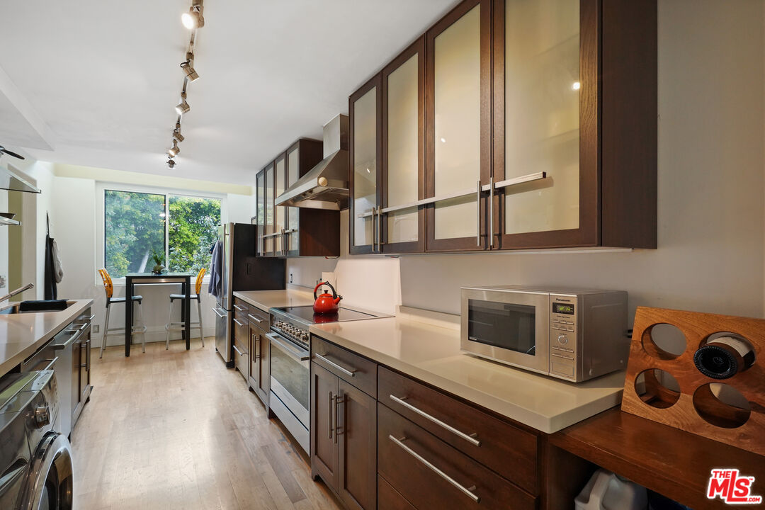 1557 S Beverly Glen Blvd Unit: 310