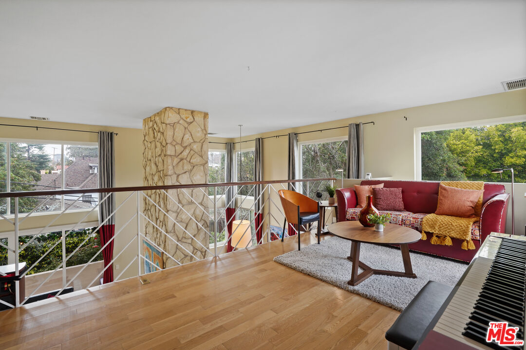 1557 S Beverly Glen Blvd Unit: 310