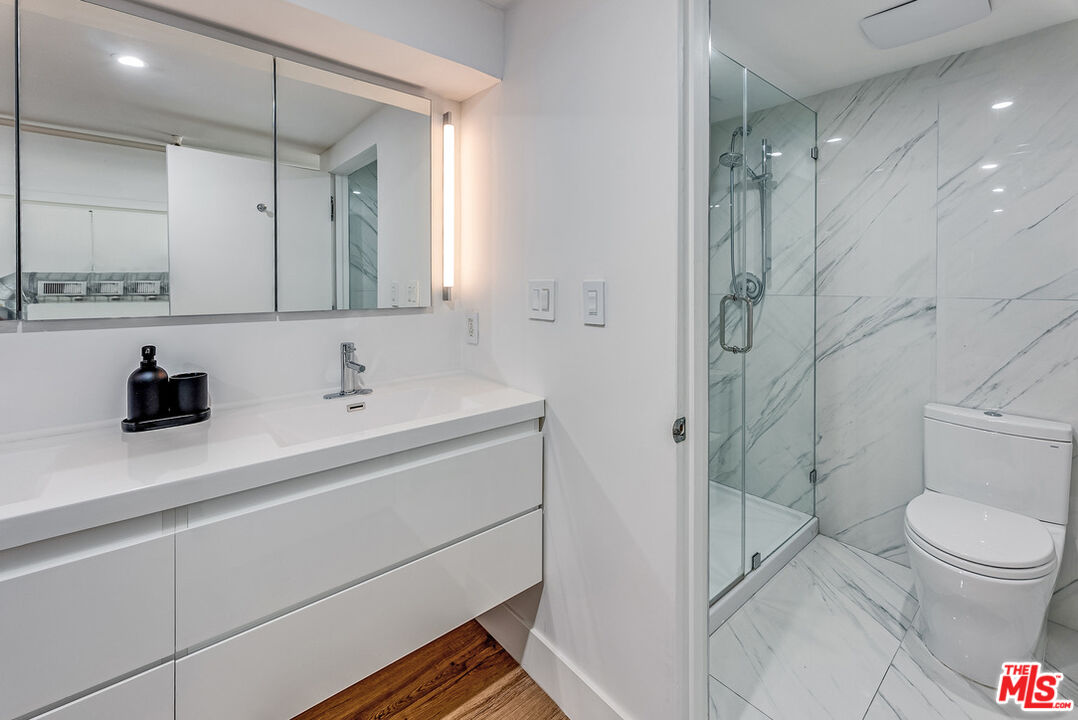 4115 Glencoe Ave Unit: 107