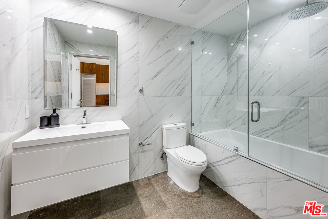 4115 Glencoe Ave Unit: 107