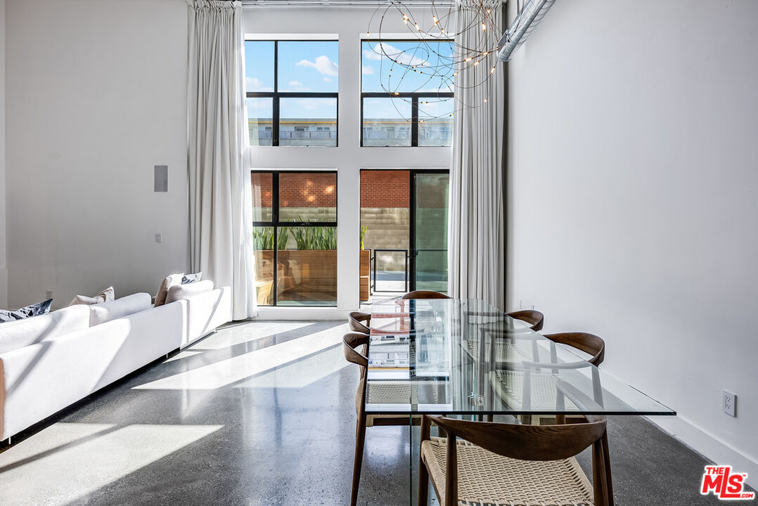 4115 Glencoe Ave Unit: 107