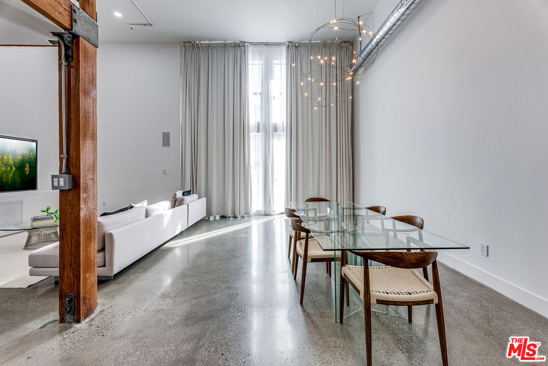 4115 Glencoe Ave Unit: 107