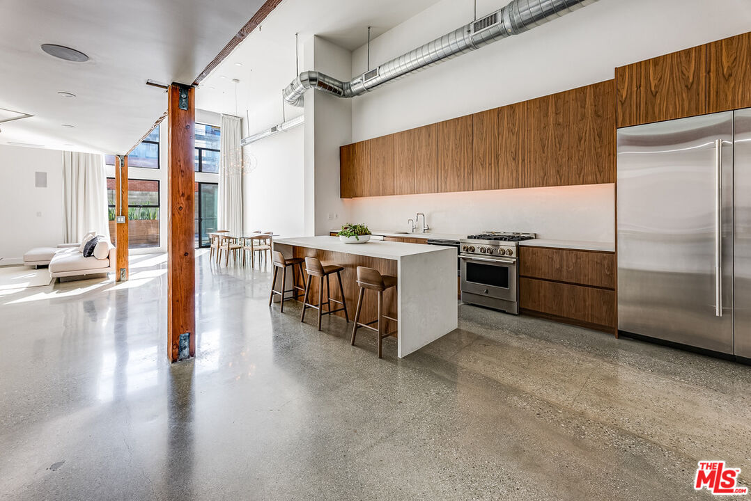 4115 Glencoe Ave Unit: 107