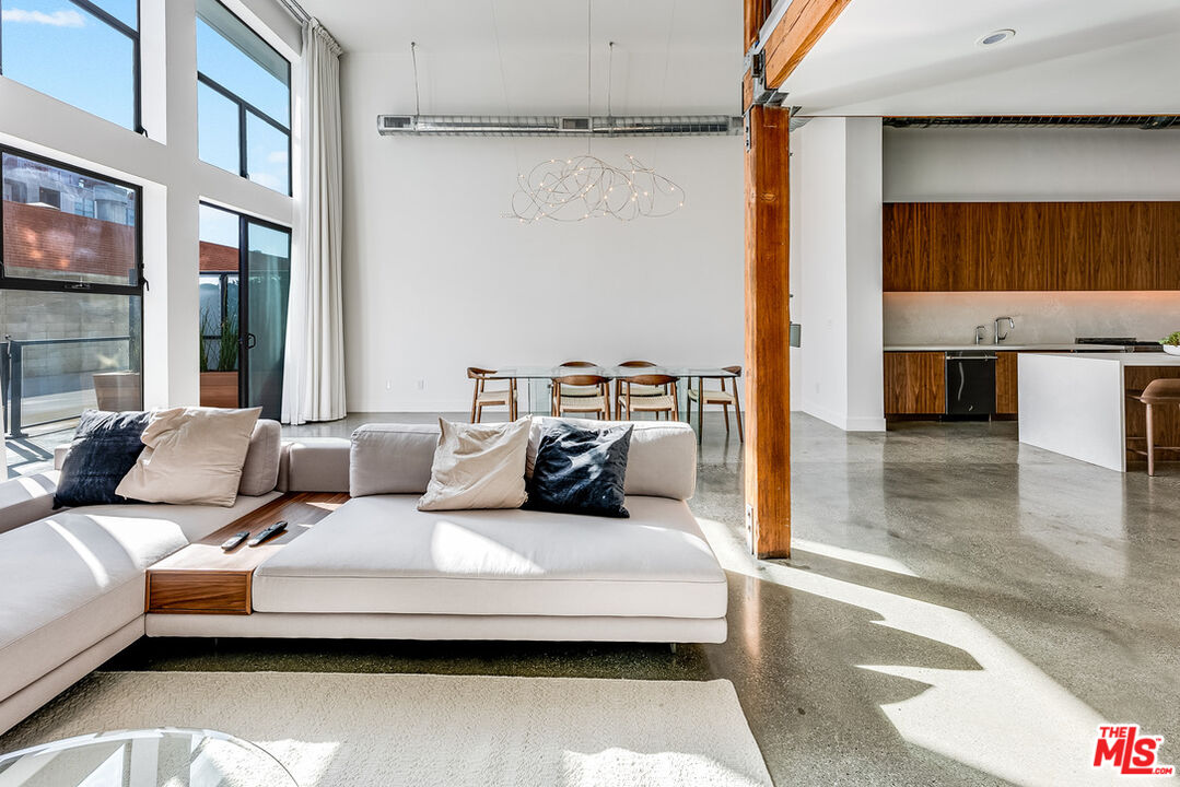 4115 Glencoe Ave Unit: 107