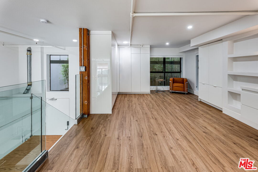 4115 Glencoe Ave Unit: 107