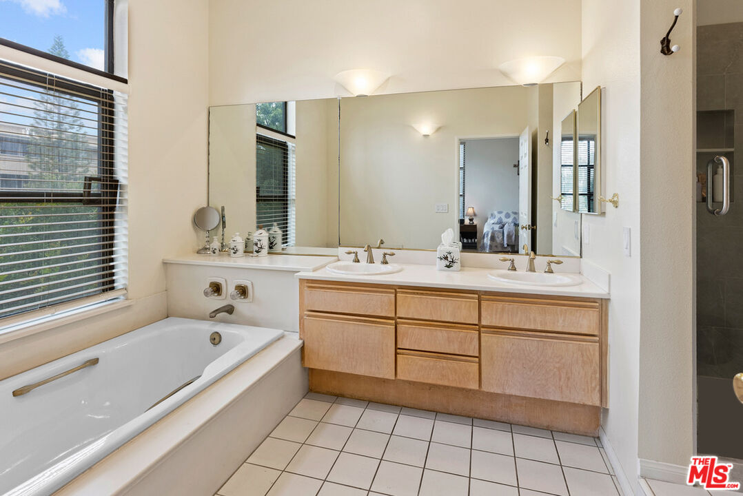 11636 Montana Ave Unit: 303