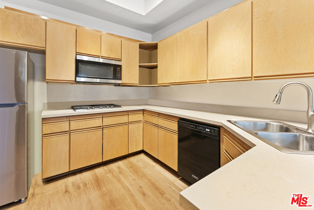 11636 Montana Ave Unit: 303