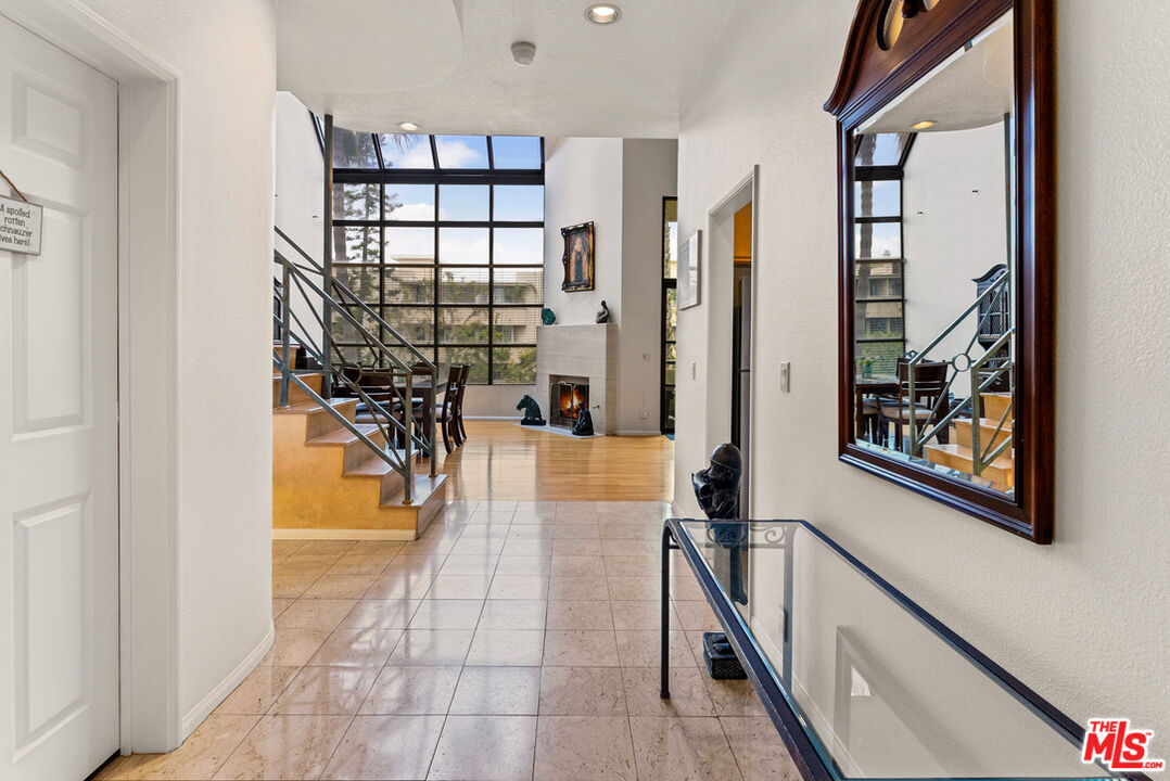 11636 Montana Ave Unit: 303