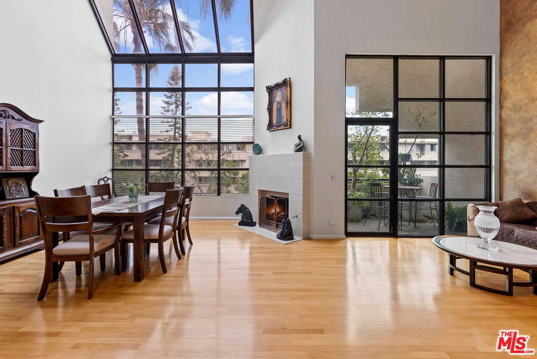 11636 Montana Ave Unit: 303