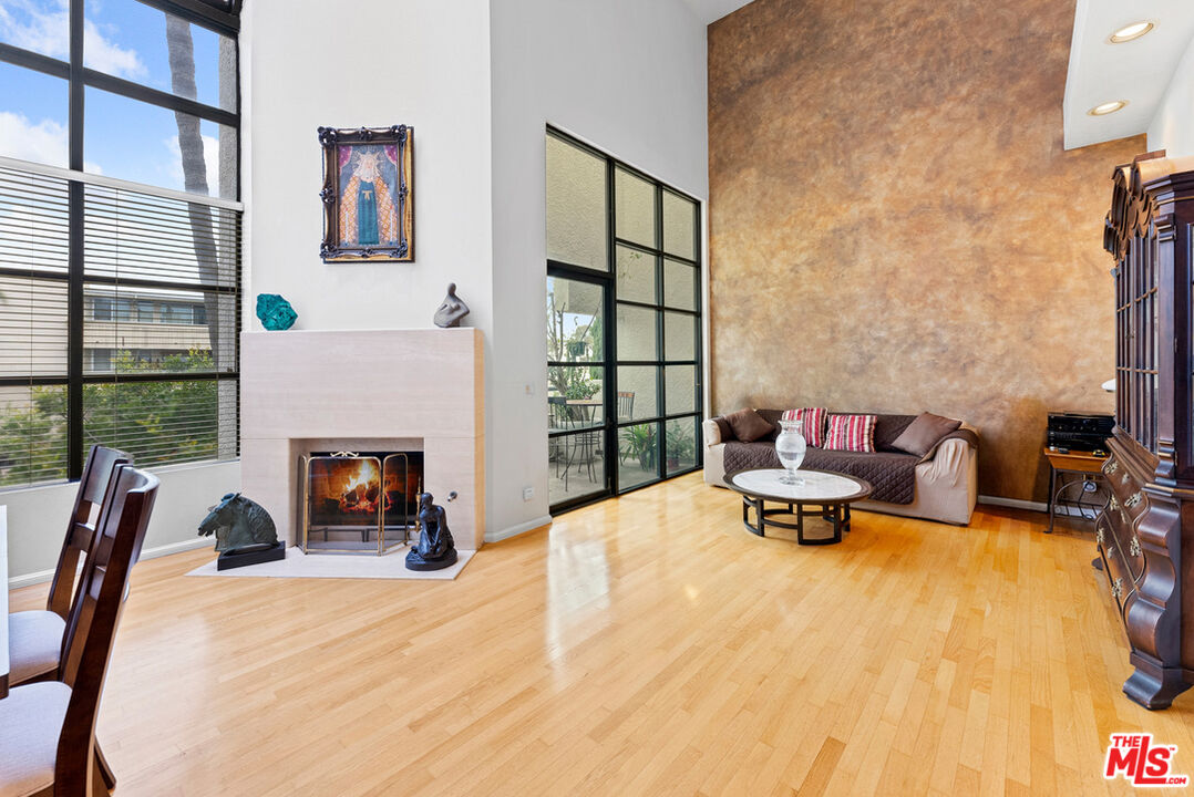 11636 Montana Ave Unit: 303