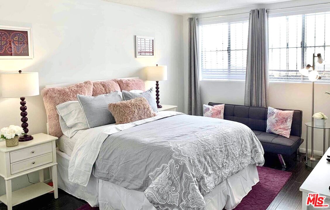 1152 N Ogden Dr
