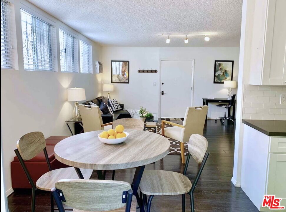 1152 N Ogden Dr