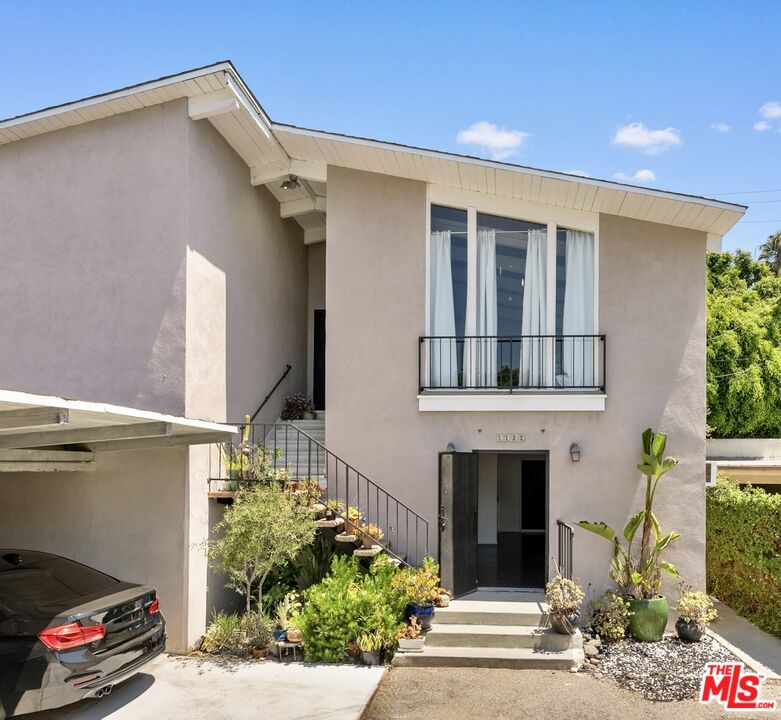 1152 N Ogden Dr