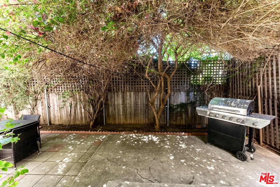 1152 N Ogden Dr
