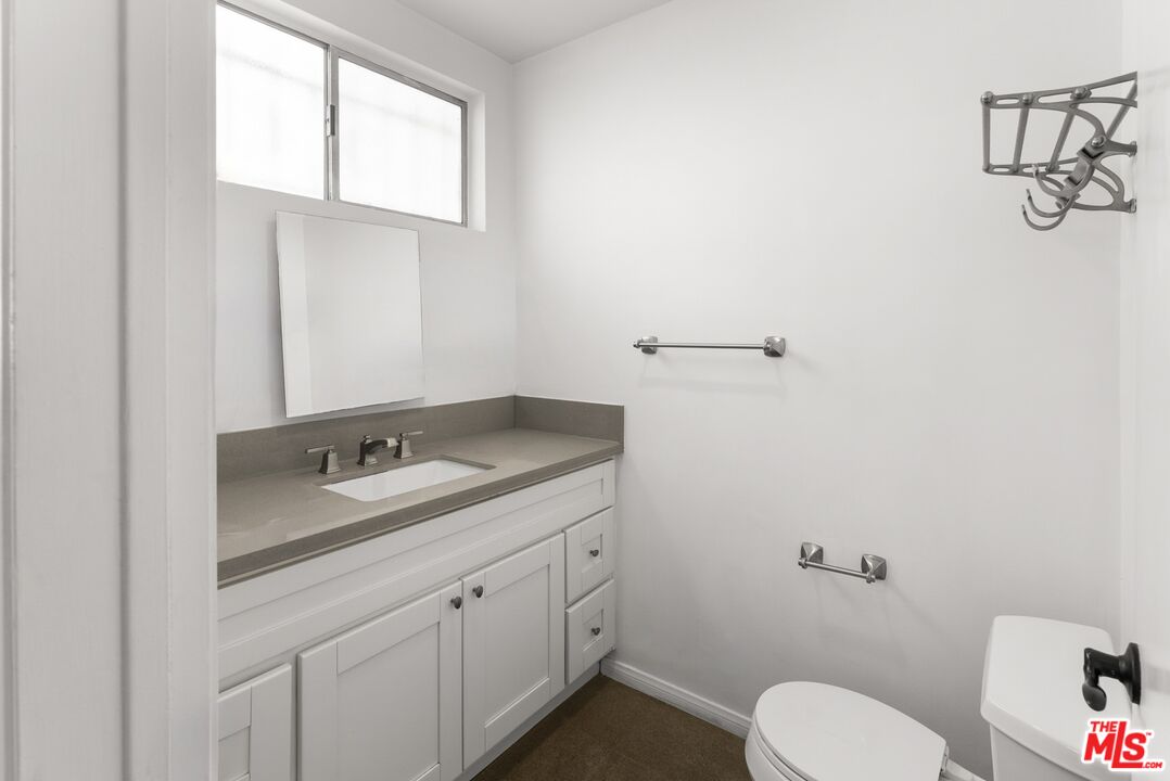 1152 N Ogden Dr
