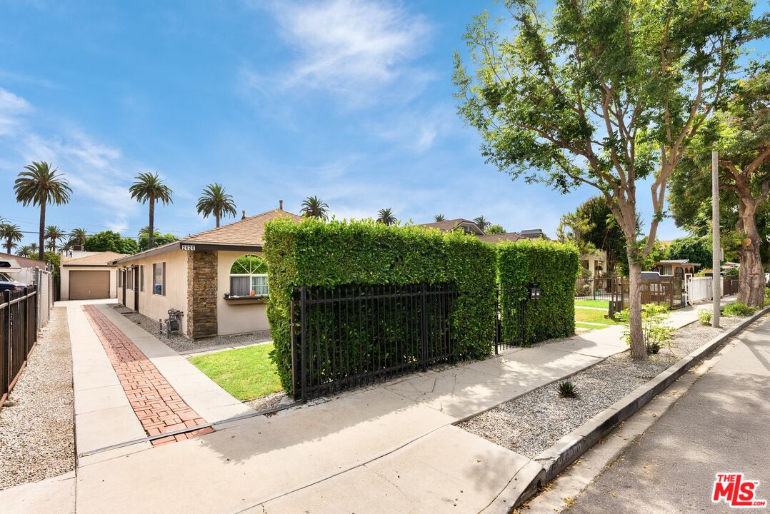 2620 S Longwood Ave