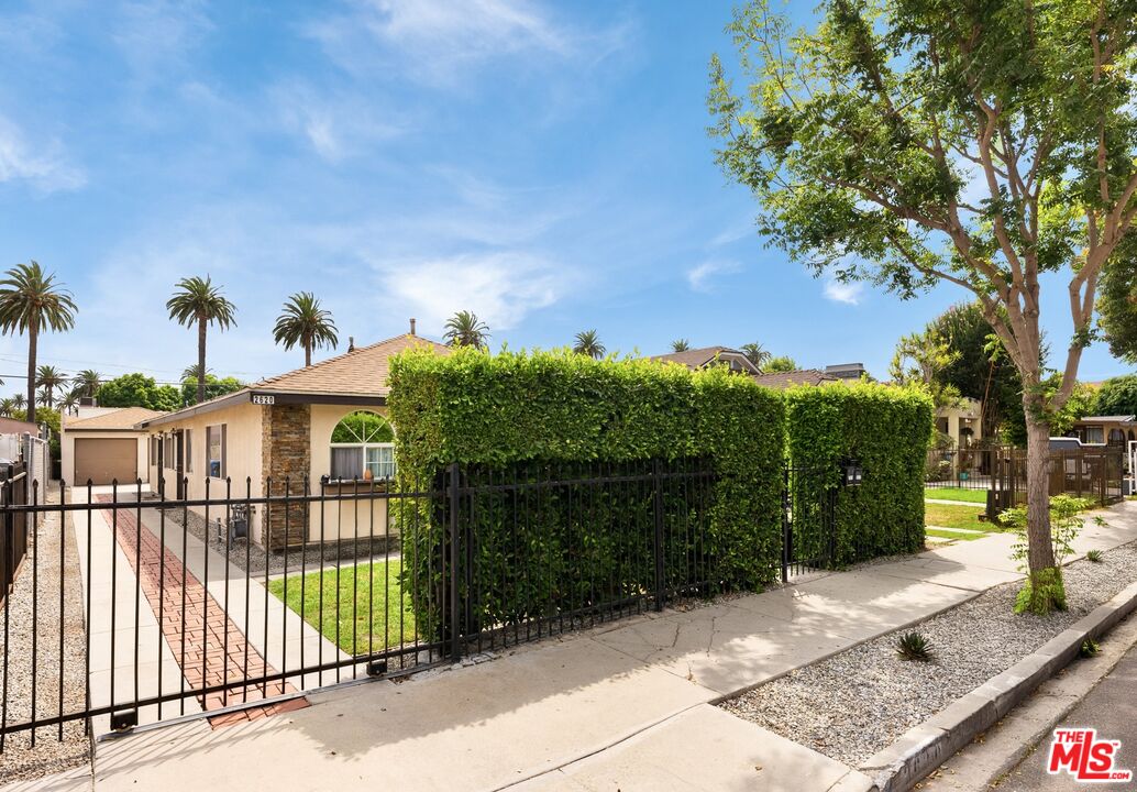 2620 S Longwood Ave
