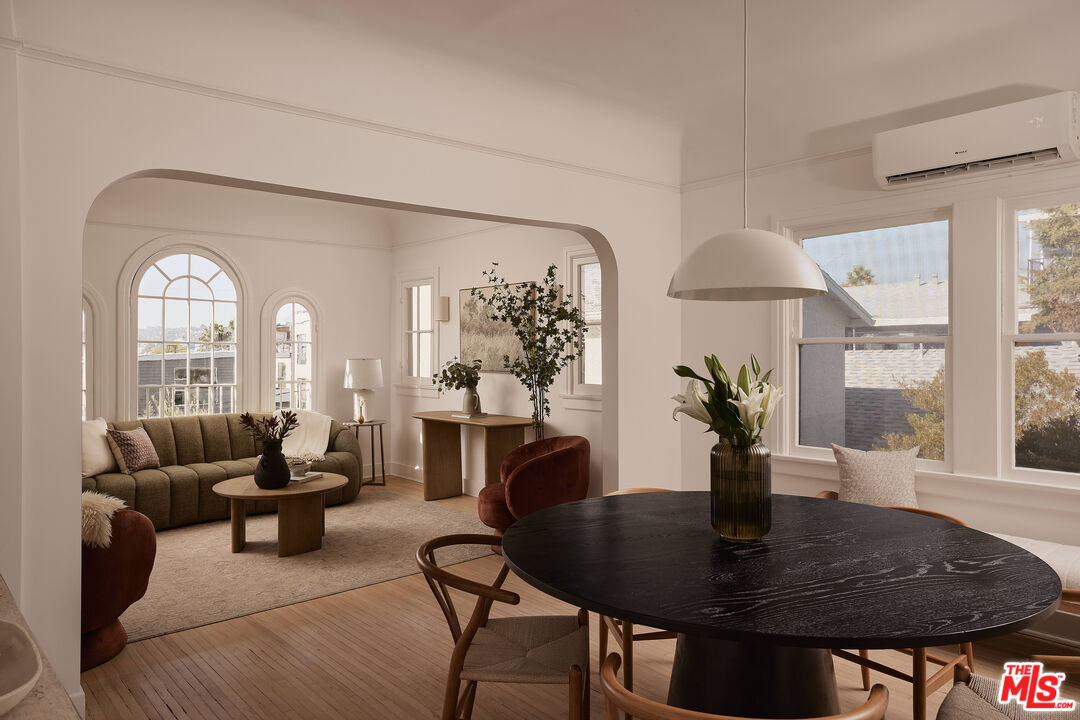 854 Hyperion Ave Unit: 1/2