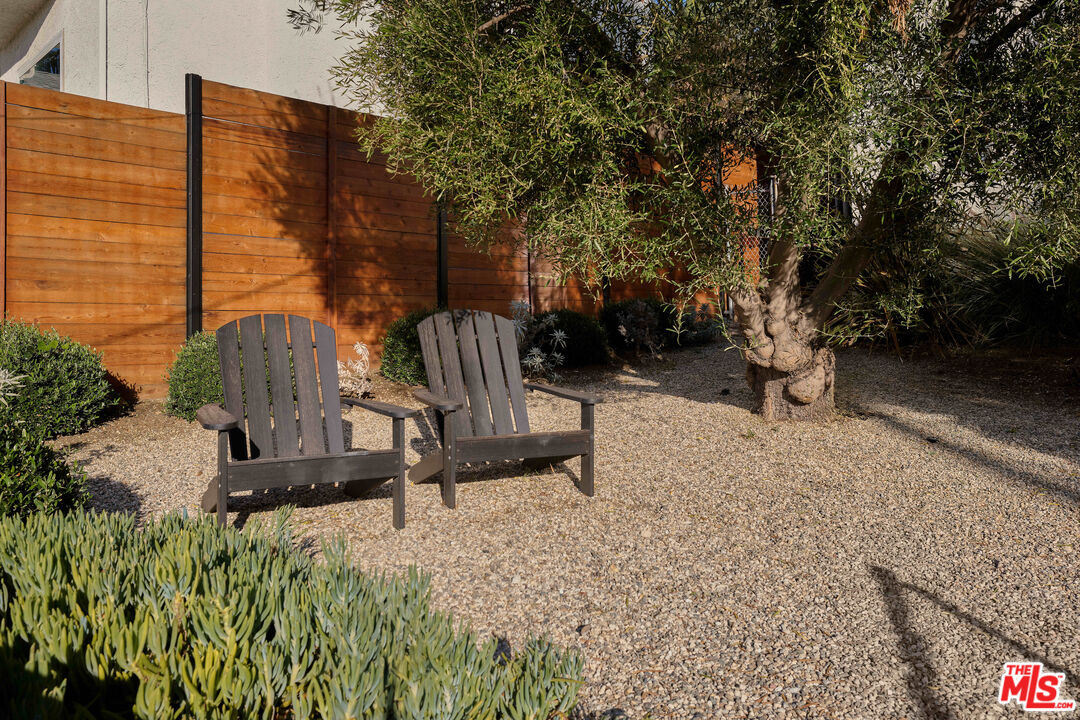 854 Hyperion Ave Unit: 1/2