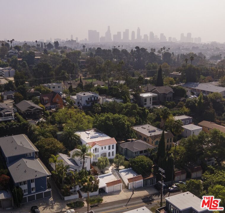 854 Hyperion Ave Unit: 1/2