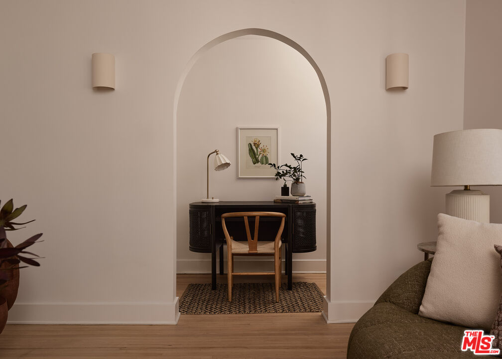 854 Hyperion Ave Unit: 1/2