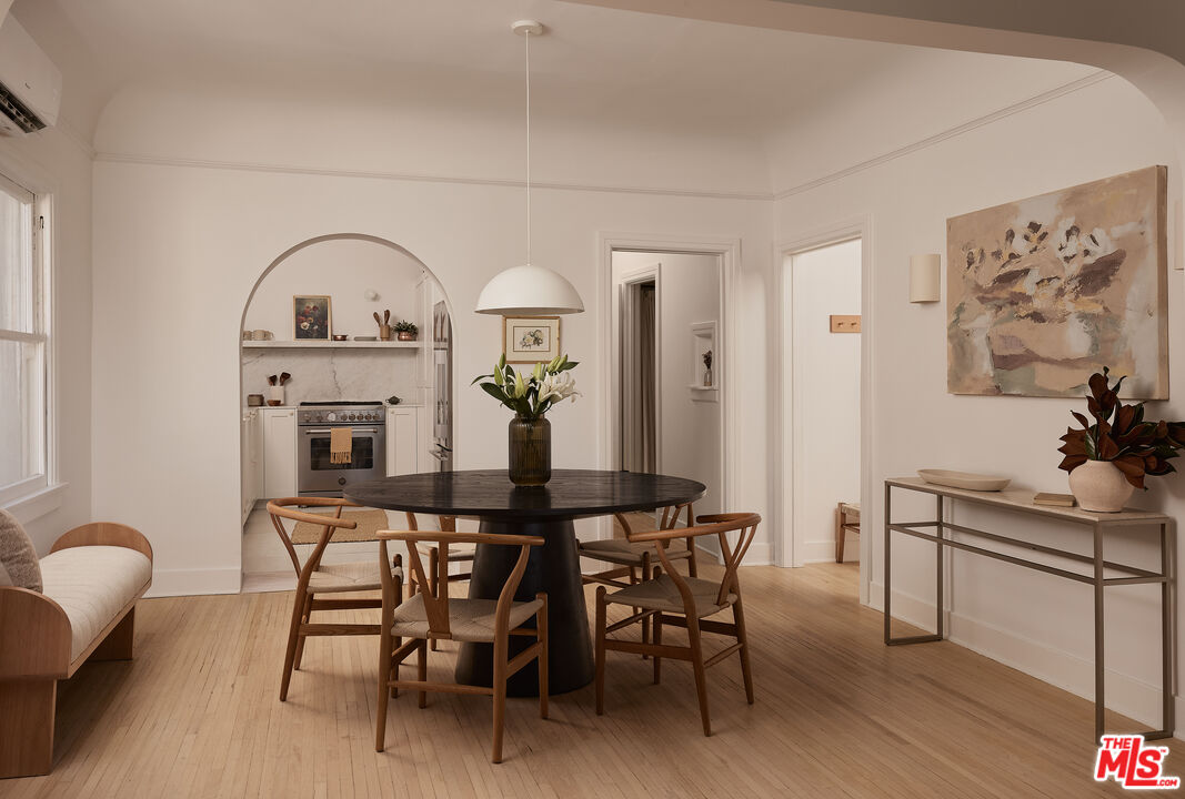 854 Hyperion Ave Unit: 1/2