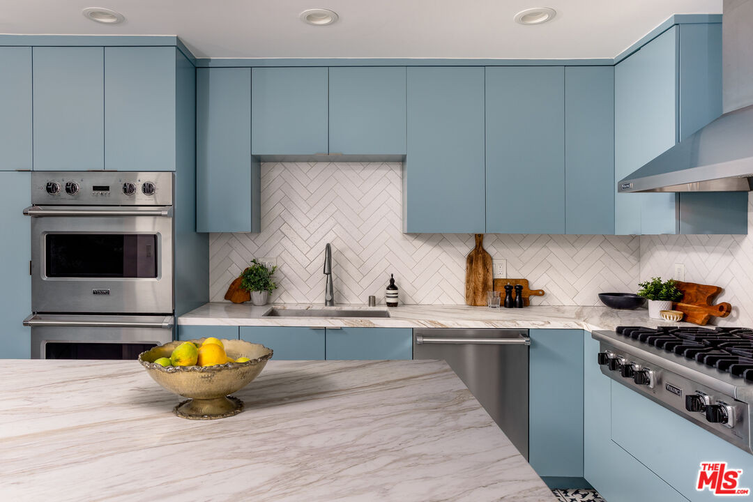 3760 Avenida Del Sol