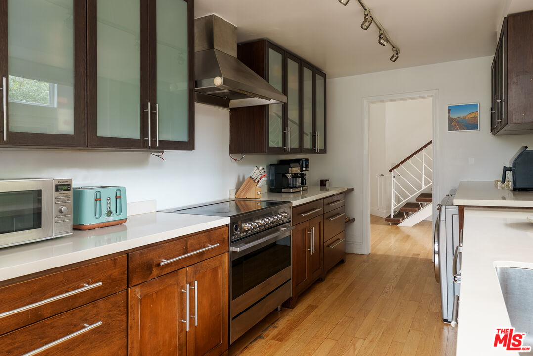 1557 S Beverly Glen Blvd Unit: 310