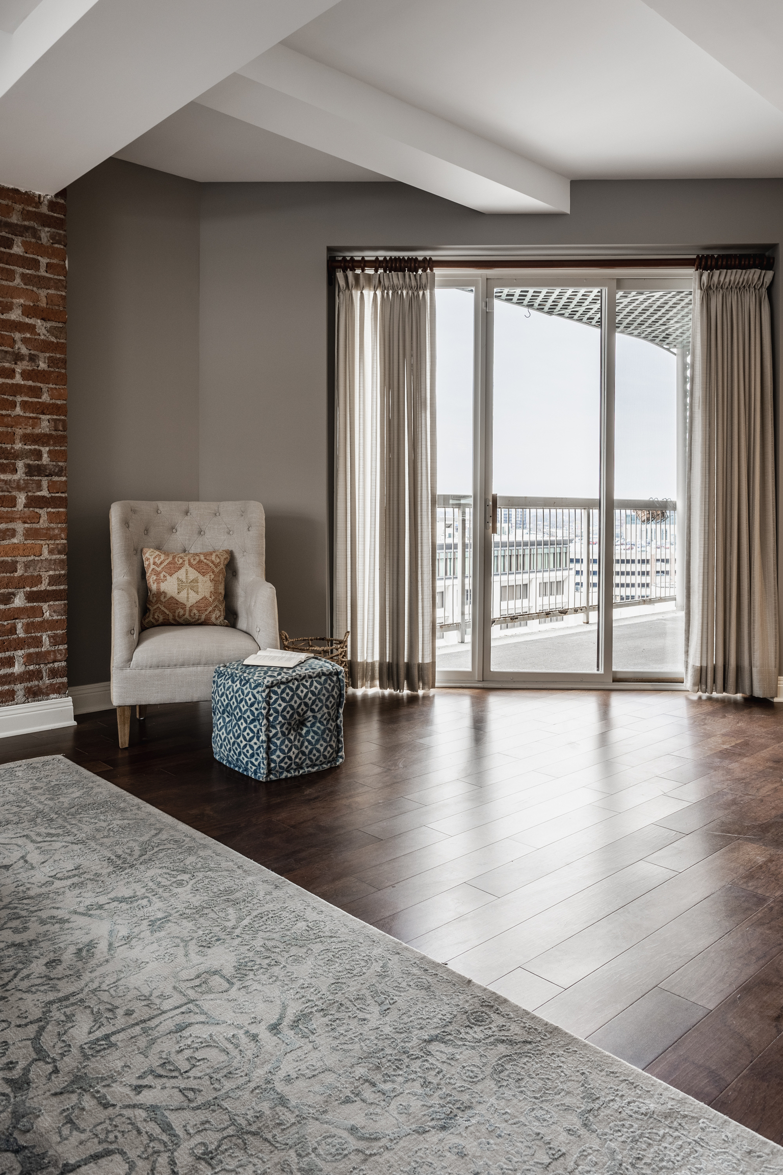 110 E Washington St. #900 Unit: 900