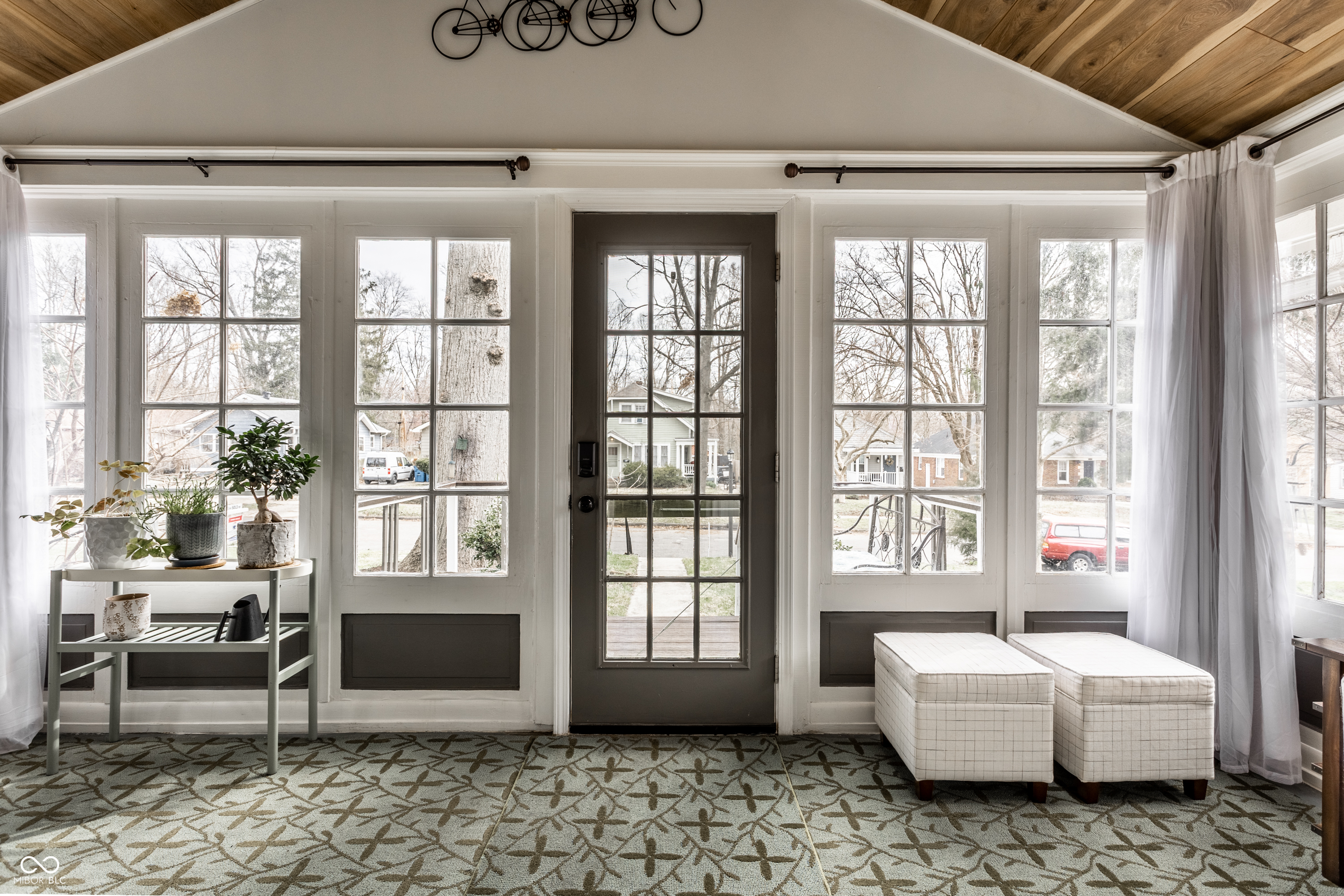 5626 Winthrop Avenue