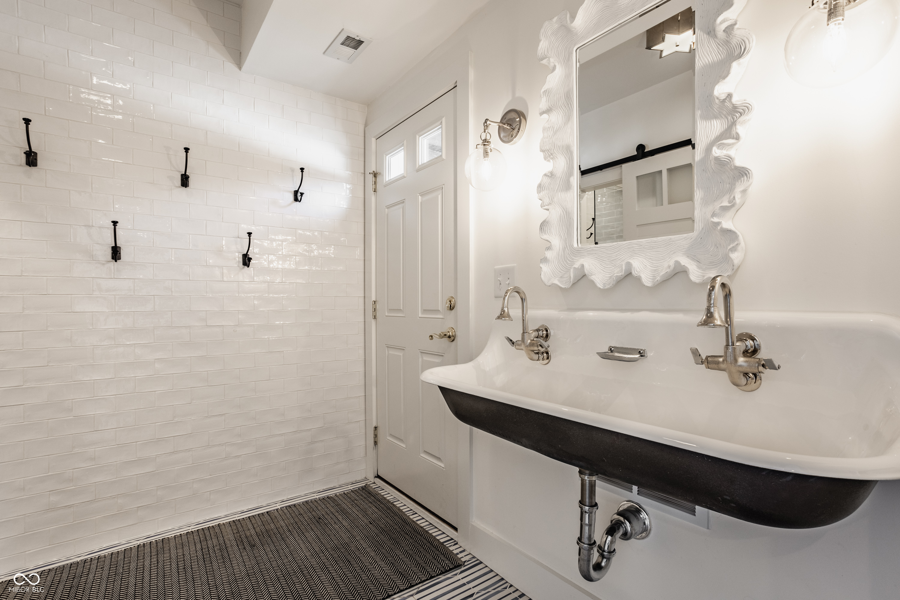 7341 N Washington Boulevard