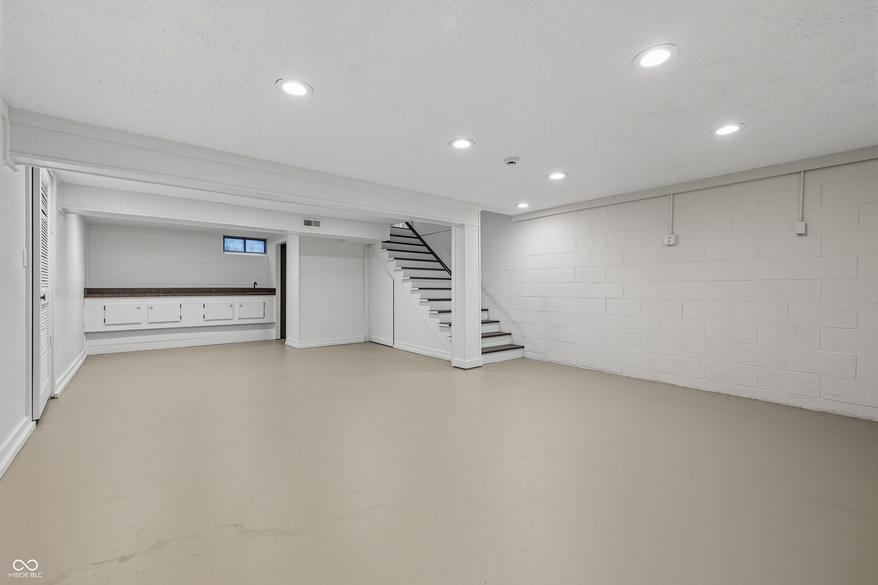 7840 N Whittier Place