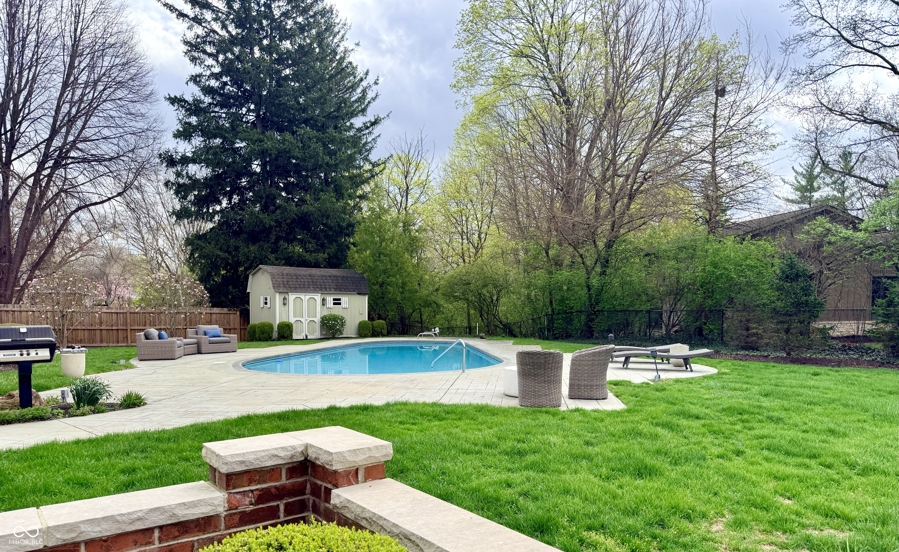 447 Round Hill Road