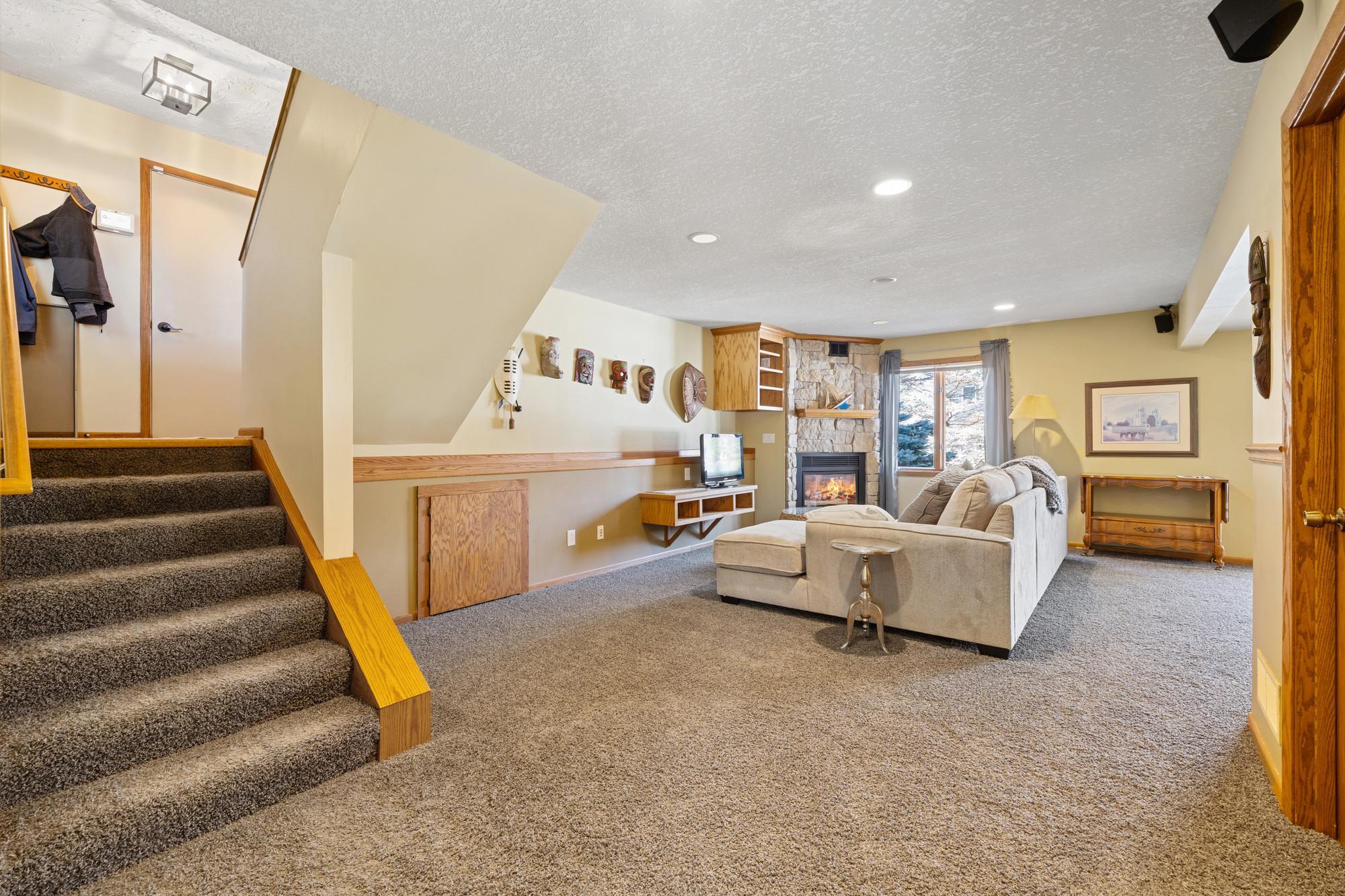 15165 Ellen Circle SE
